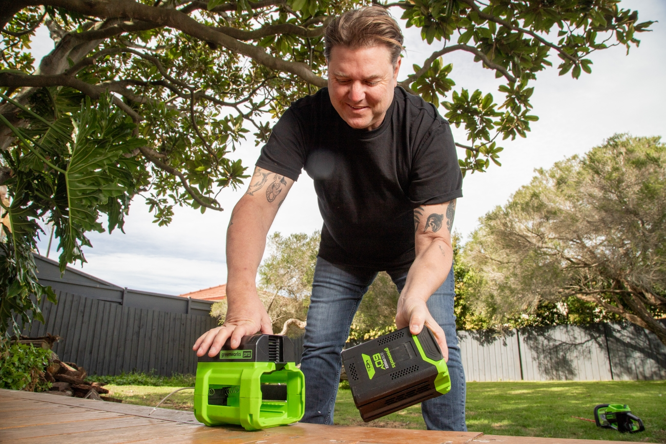 Greenworks 60V Pro 300 Watt Inverter Skin Only