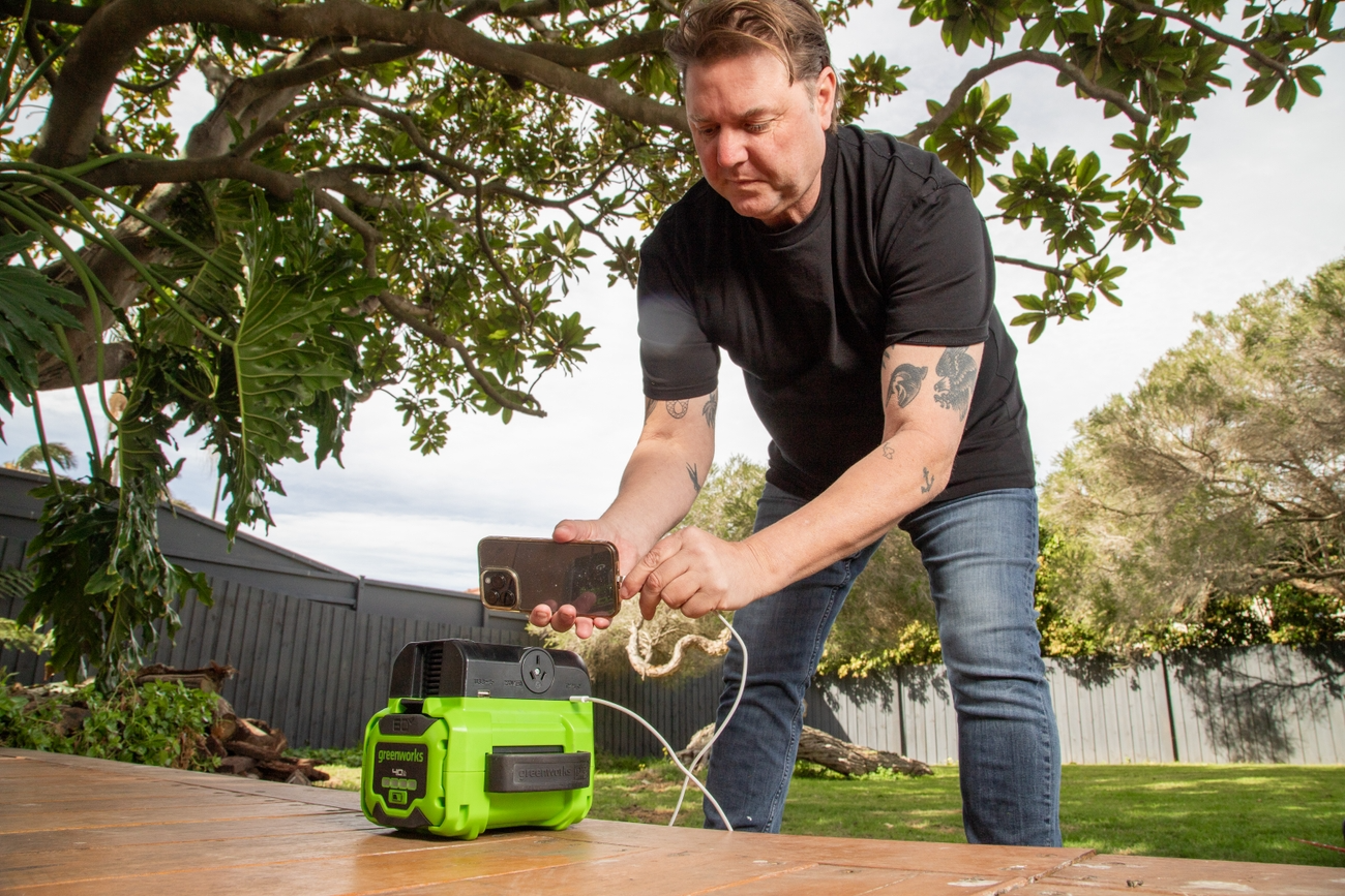 Greenworks 60V Pro 300 Watt Inverter Skin Only