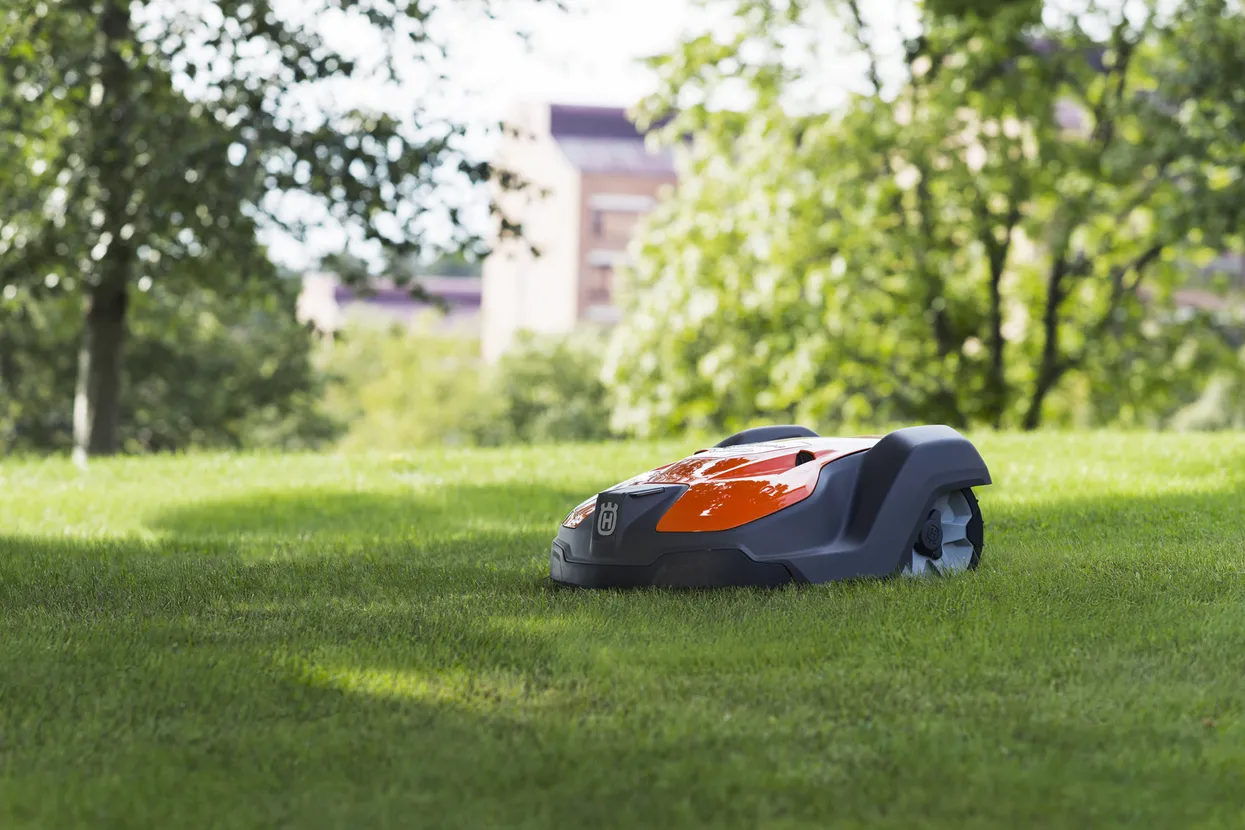 Husqvarna AUTOMOWER® 550 Robotic Mower - 5000 m²