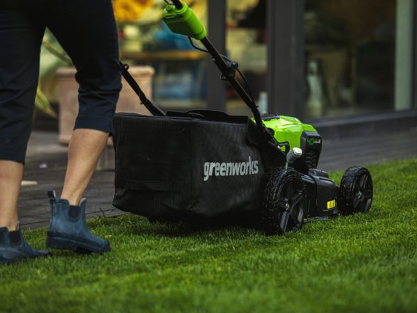 Greenworks 40V Brushless Lawnmower 46cm (18")