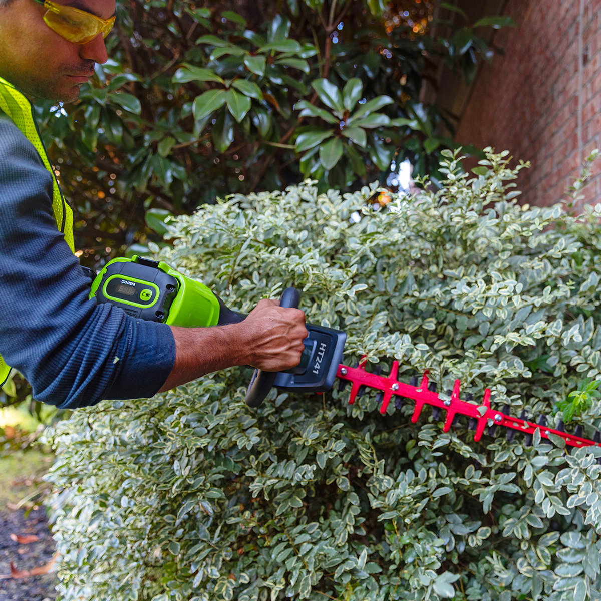 Greenworks 82V Dedicated Hedge Trimmer 24"