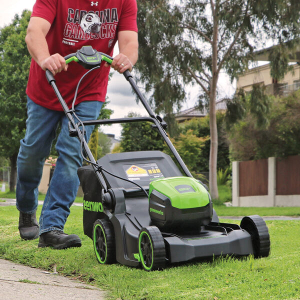 Greenworks 60V Pro Brushless Push Lawnmower Kit (43cm / 17″)