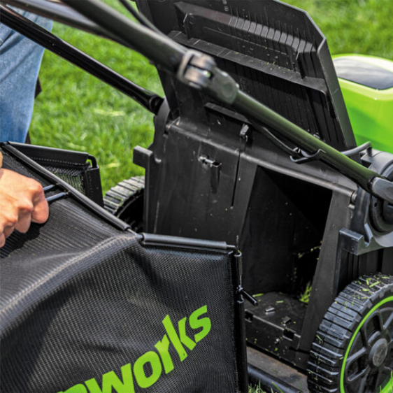 Greenworks 60V Pro Brushless Push Lawnmower Kit (43cm / 17″)