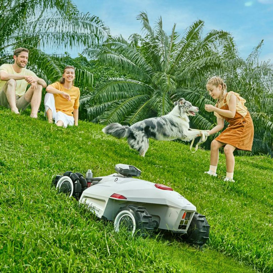 [PRE-ORDER] Mammotion - LUBA 2 AWD 5000: Perimeter Wire Free Robot Lawn Mower