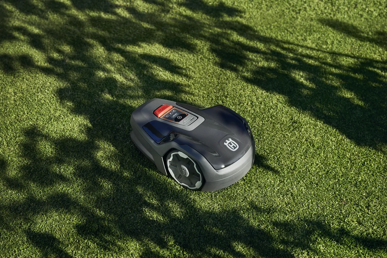 Husqvarna Automower® Aspire™ R4 Robotic Mower with installation kit - 400 m²