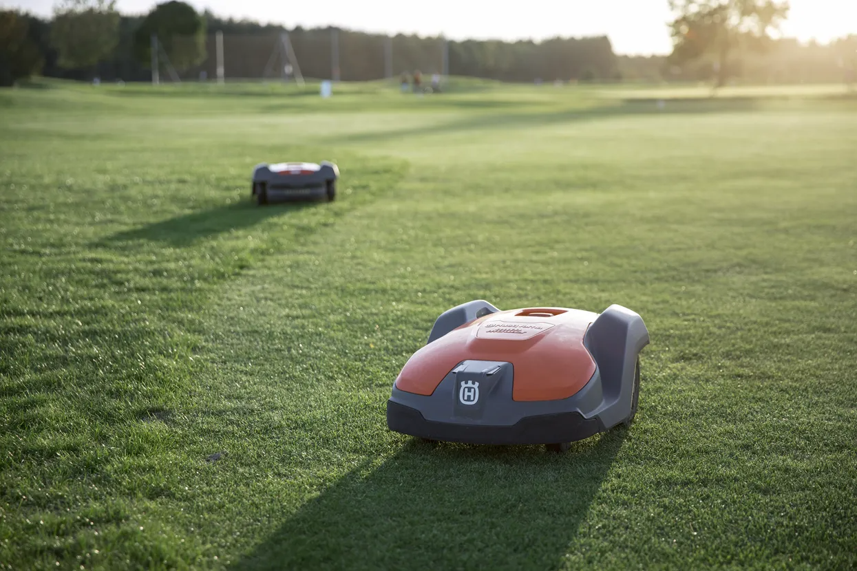 Husqvarna AUTOMOWER® 550 Robotic Mower - 5000 m²