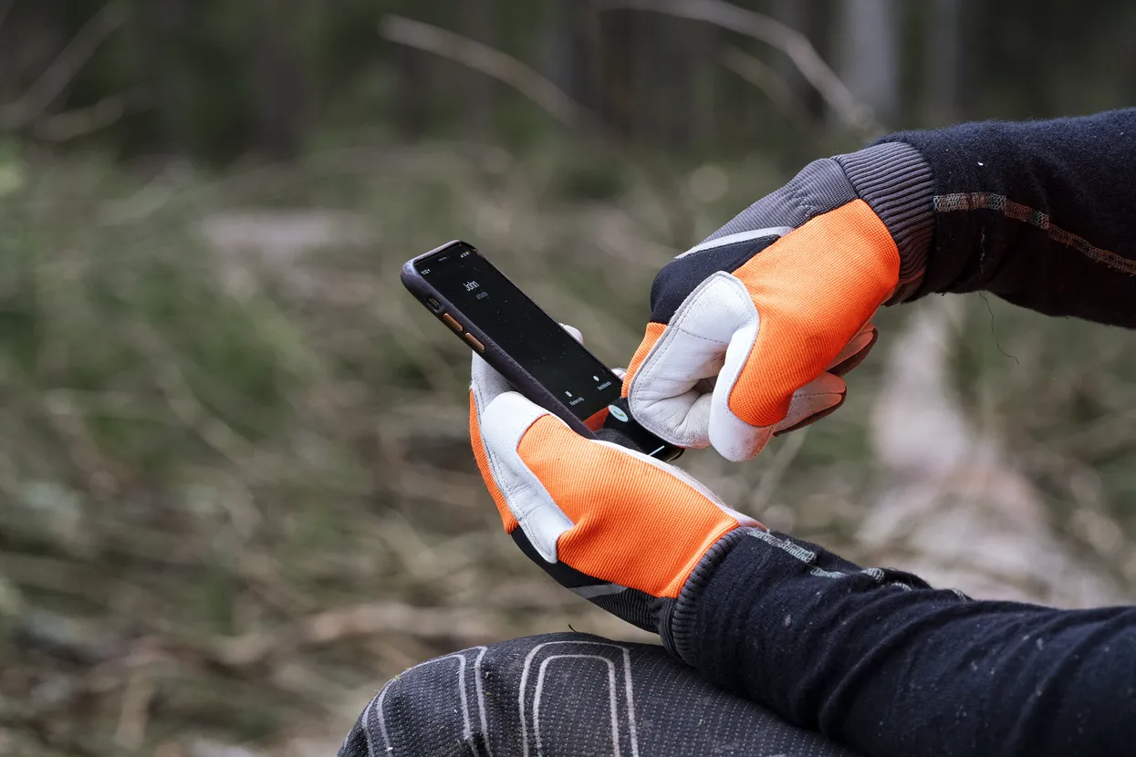 Husqvarna Gloves - Functional with Saw Protection