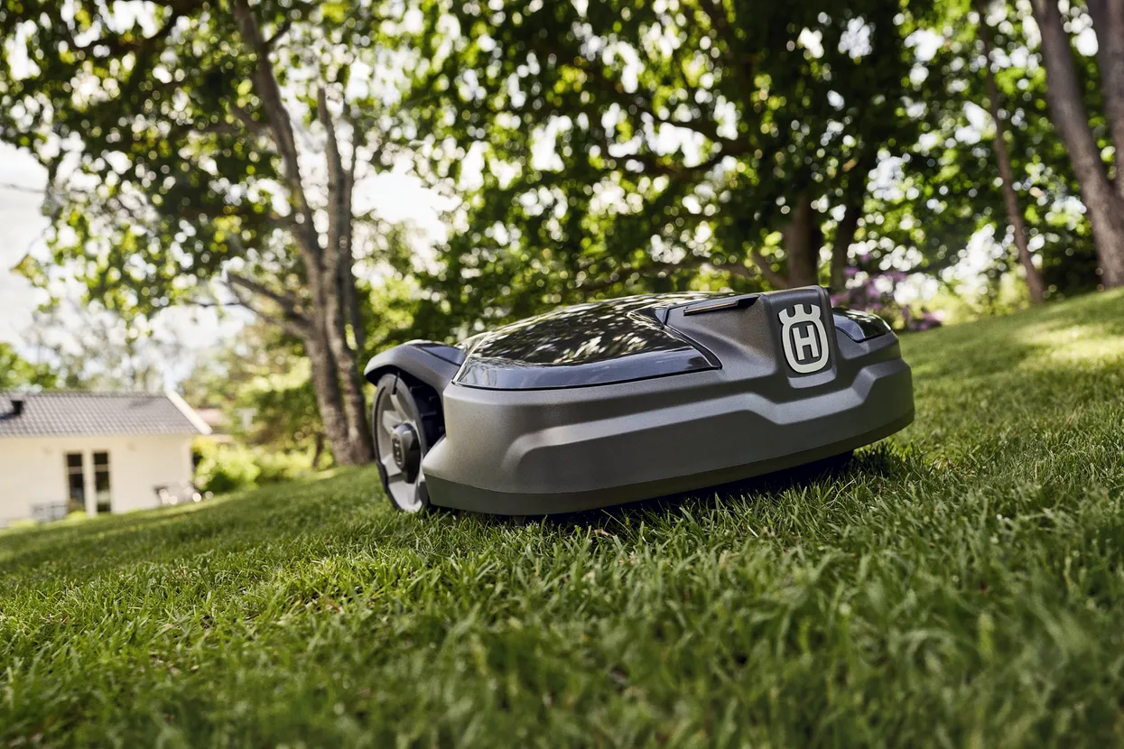 Husqvarna AUTOMOWER® 310 Mark II Robotic Mower - 1000 m²